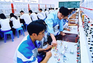 仰首高歌 俯身淘沙——訪珠海市斗門區(qū)第三中等職業(yè)學(xué)校校長(zhǎng)黃華歡